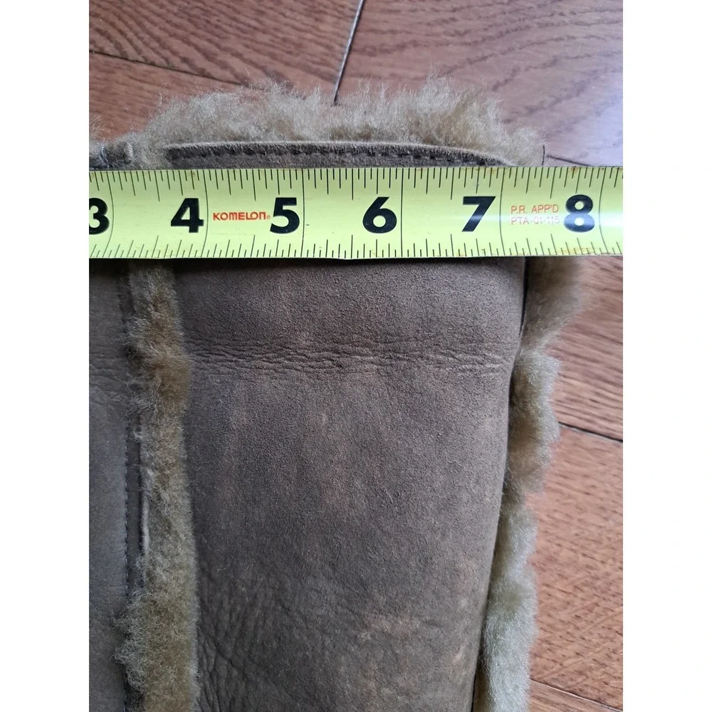 UGG Australia Women's Sundance II Revival Winter Chestnut Boots 9 W Sheepskin